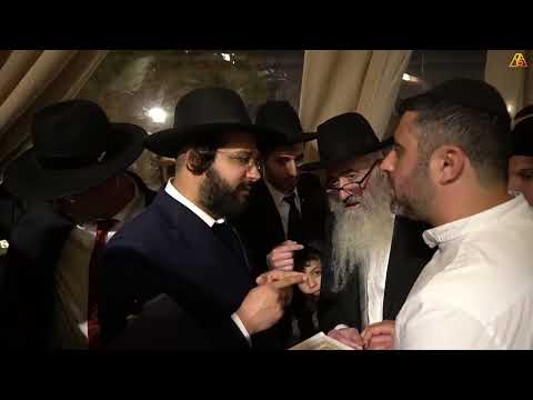 הזמר ישי ריבו ואביו זוכים להתברך מהגאון הינוקא במוצאי יו"ט ראשון של פסח.