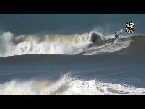 FREE SURF IN A BIG MONDAY - Praia de Itaúna - Saquarema