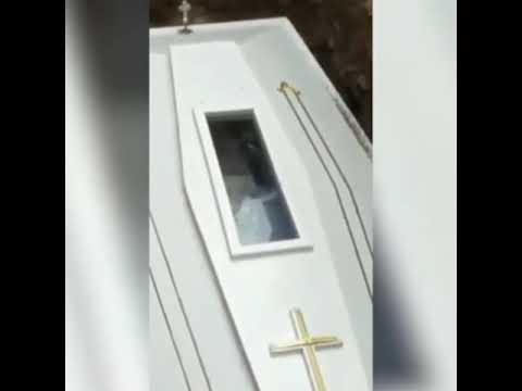 See the moment corpse ‘waves’ during burial service