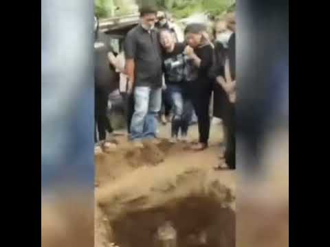 See the moment corpse ‘waves’ during burial service