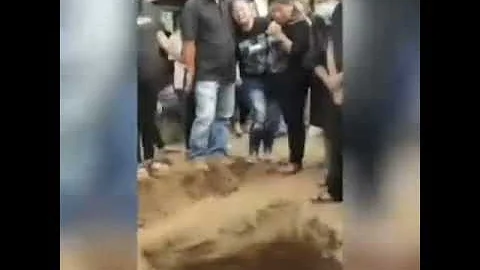 See the moment corpse ‘waves’ during burial service