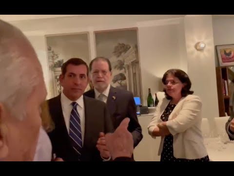 Exiliados cubanos enfrentan a la embajadora de Cuba en EEUU en lujoso restaurante de Tampa