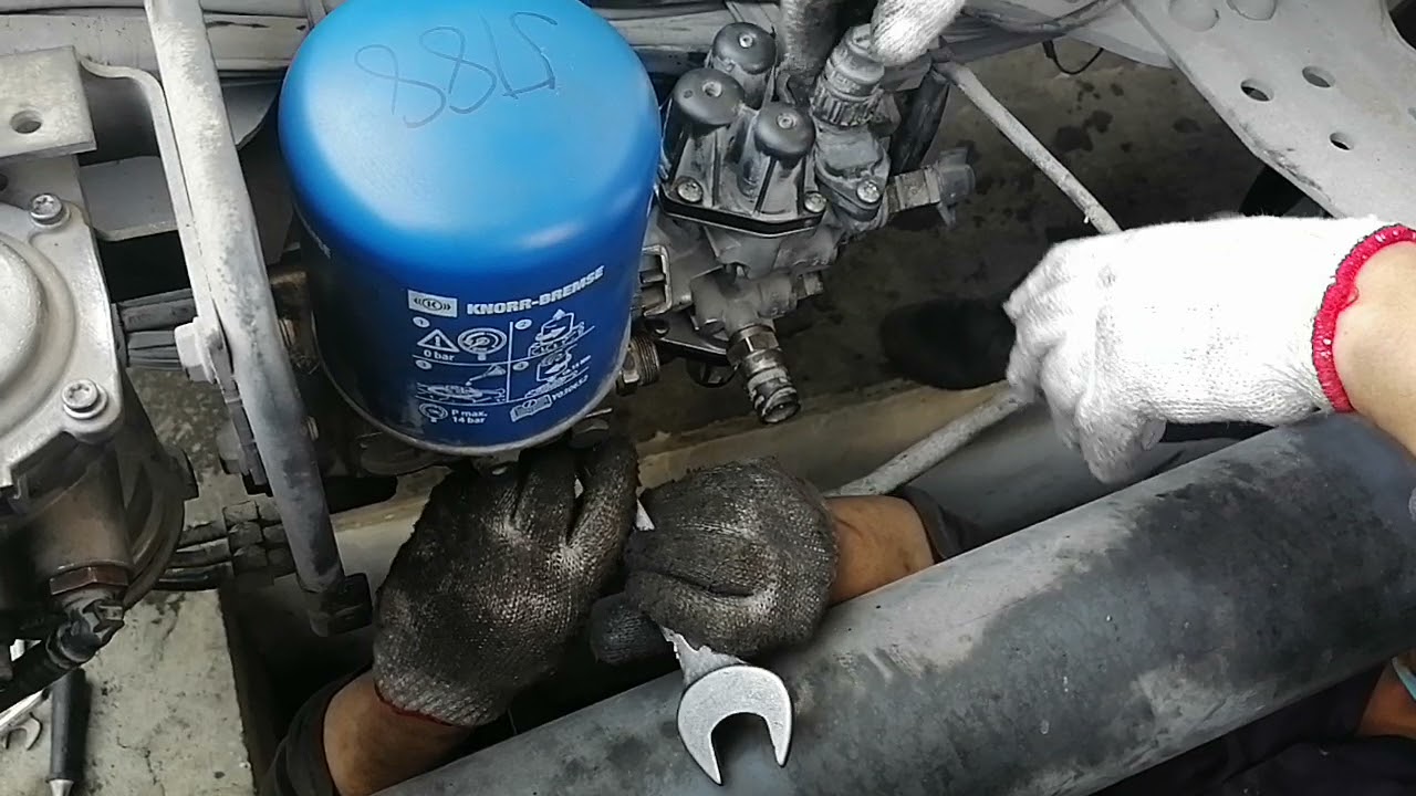 Mercedes-Benz actros 2040 trouble shooting of air valve compressed system 2/2