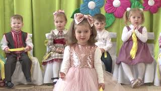 картинка: 8 Березня в ясельній групі)