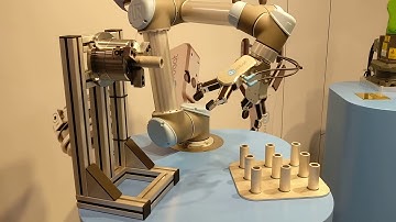 IMTS 2018 - OnRobot / Universal Robots - RG6 Collaborative Gripper / UR5 - Machine Tending