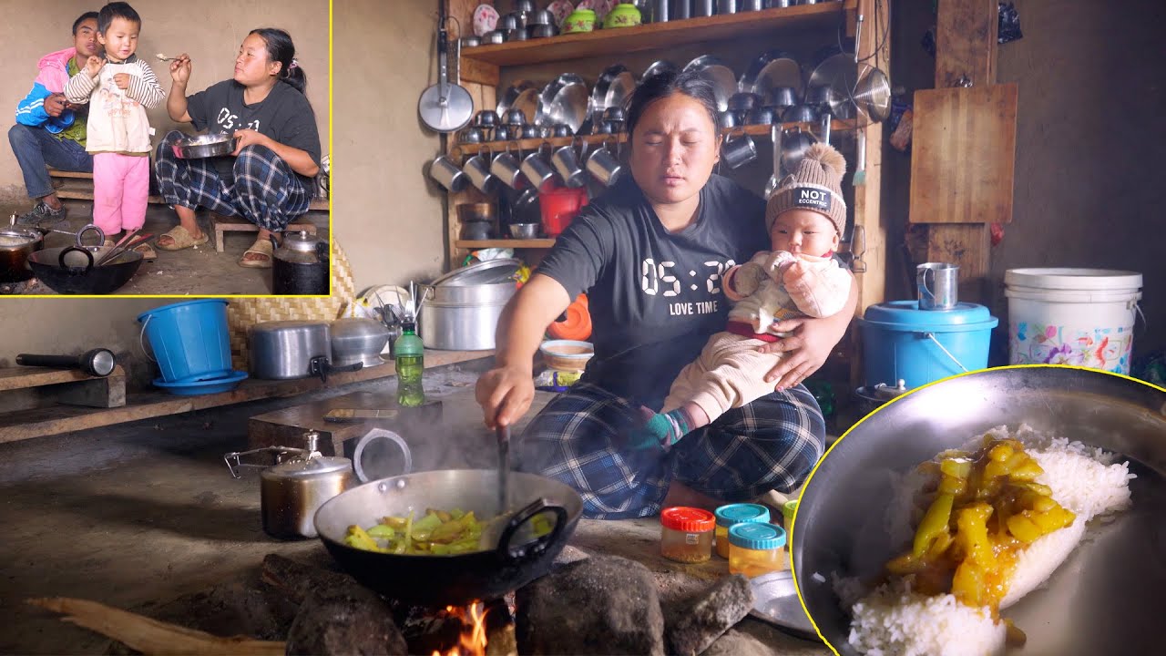 Джина готовит еду для своих детей. Карри из чайота и картофеля с рисом. @AloneAdhirajnepal