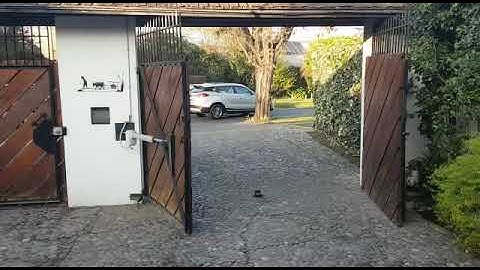 BRAZOS ALLMATIC ITALIA, PORTÓN BATIENTE DOBLE HOJAS. www.servitcom-robotica.cl