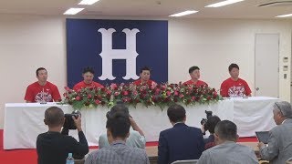 広島が初の3連覇、9度目V 緒方監督らが記者会見