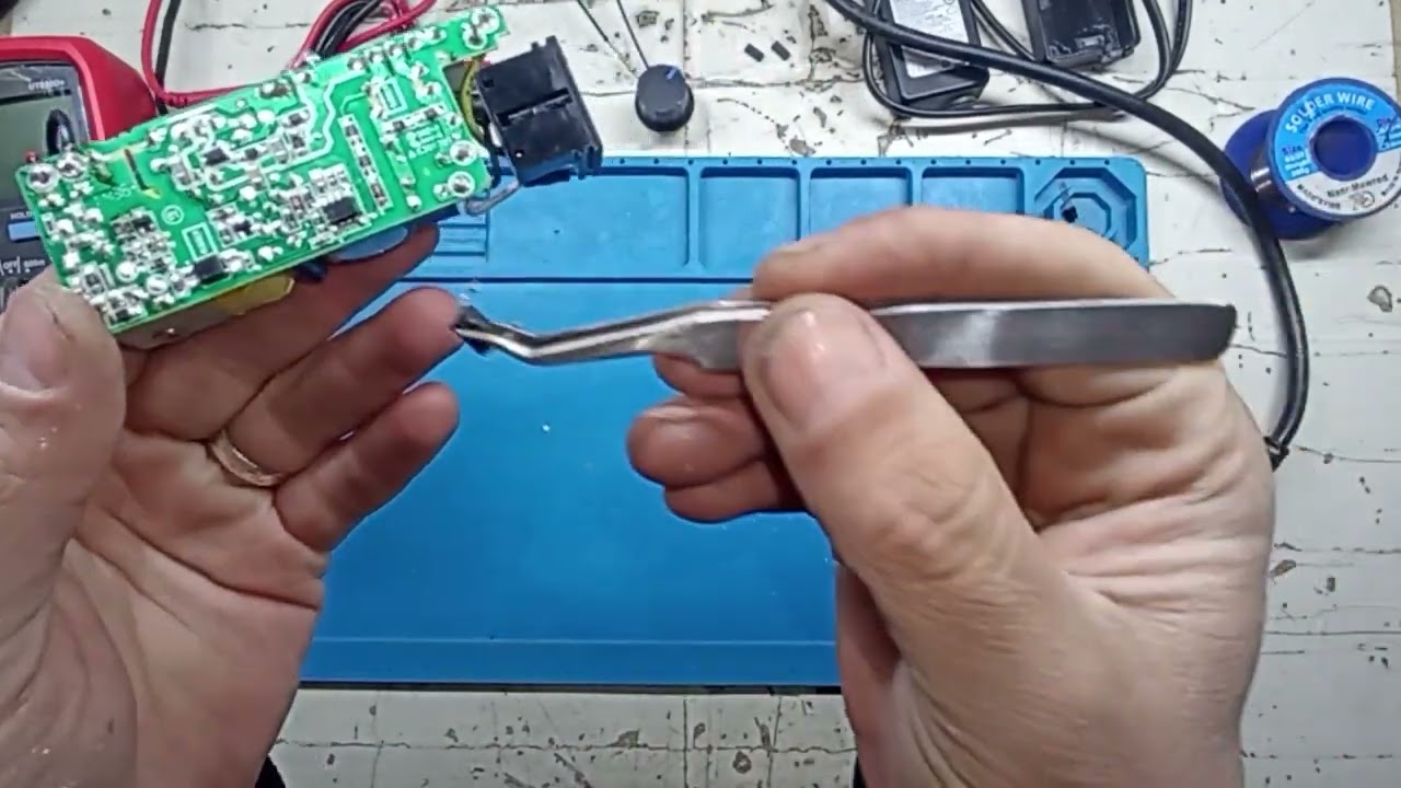 التعديل على شاحن لابتوب وتغيير الفولط ليشحن بطارية 12 فولط وغيرها