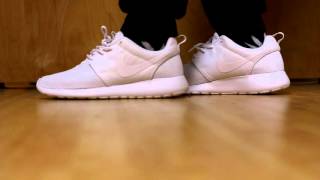 nike roshe run triple white