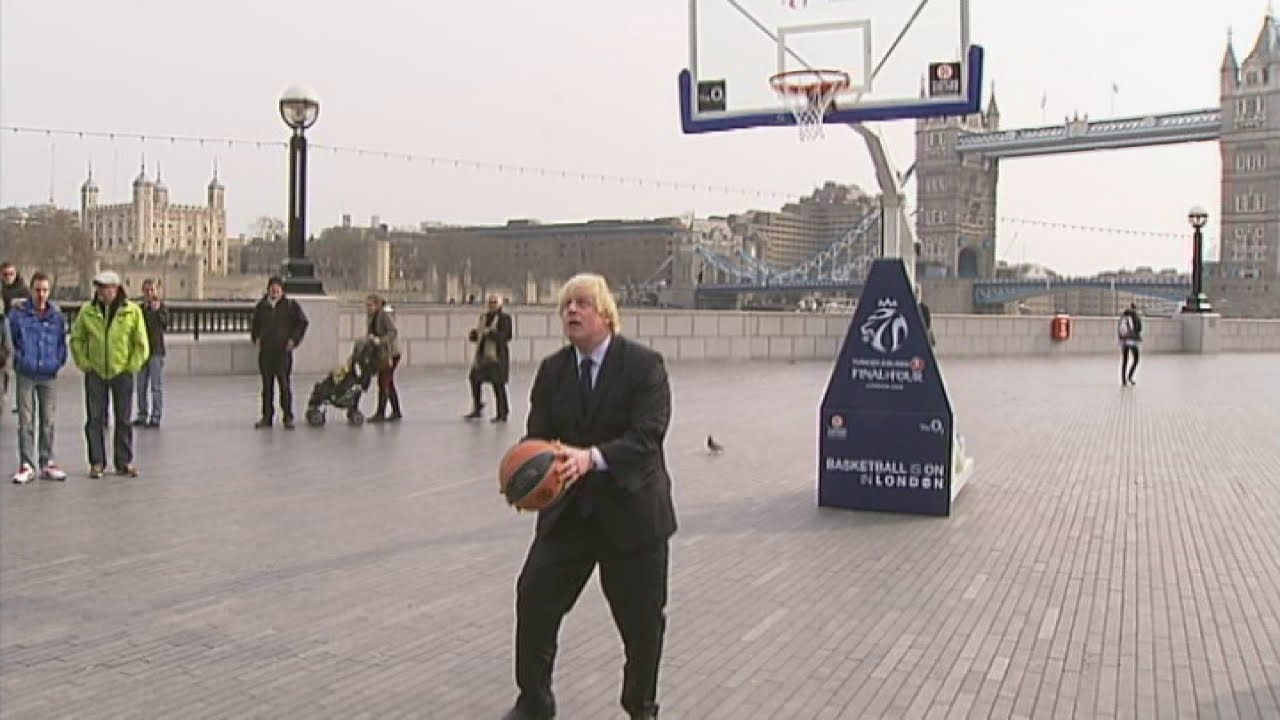 Amazing Boris Johnson basketball trick shot - YouTube