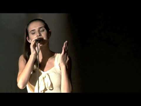 Ana Free sings Laura Pausini - La Soledad (Live in...