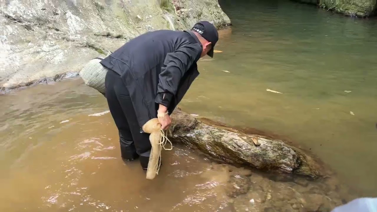 4 anh đi quang chài  mò cua nui 