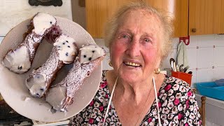 93 year old Clara makes the best crunchy creamy cannoli by hand!