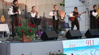 Video thumbnail of "Ansambel OSMINKA -Stari Cajti"