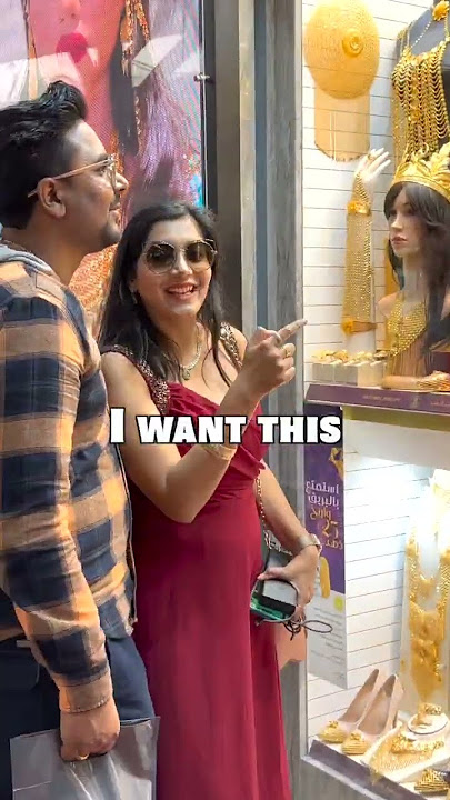 सोना ही सोना दिलवा दो bcoz my favourite color turns out to be gold #goldsouq
