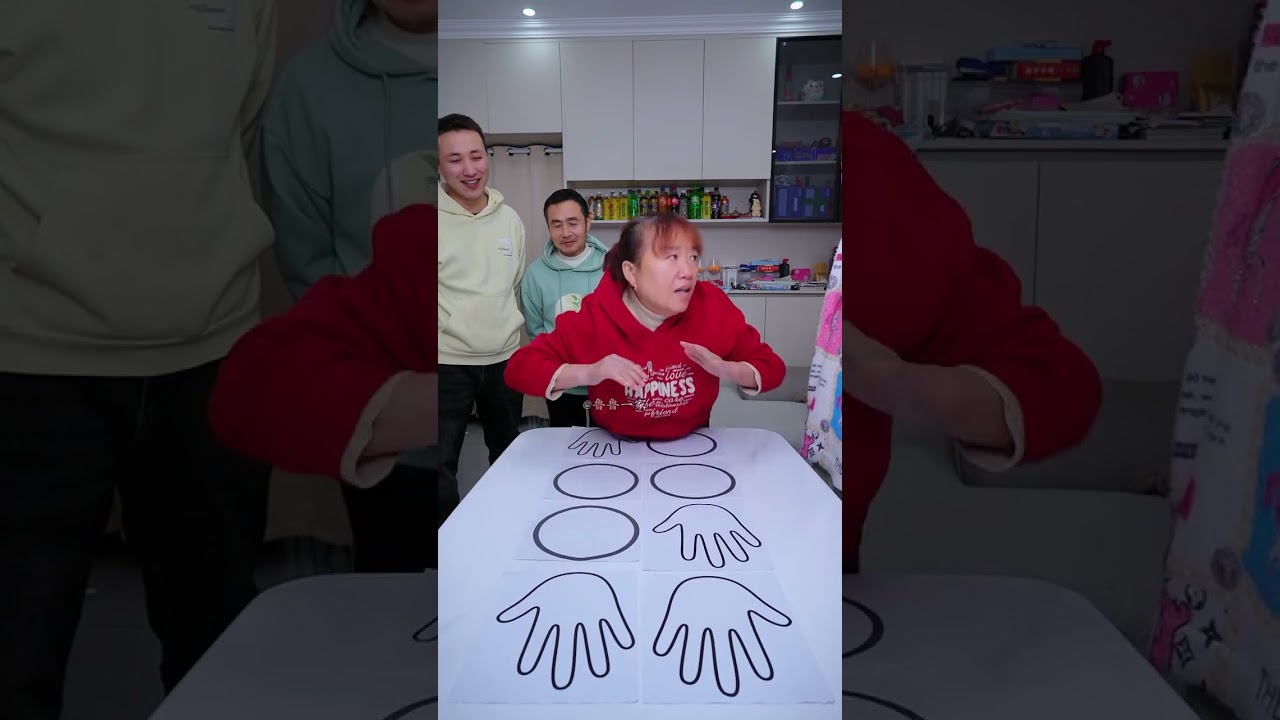 family play games in finger 