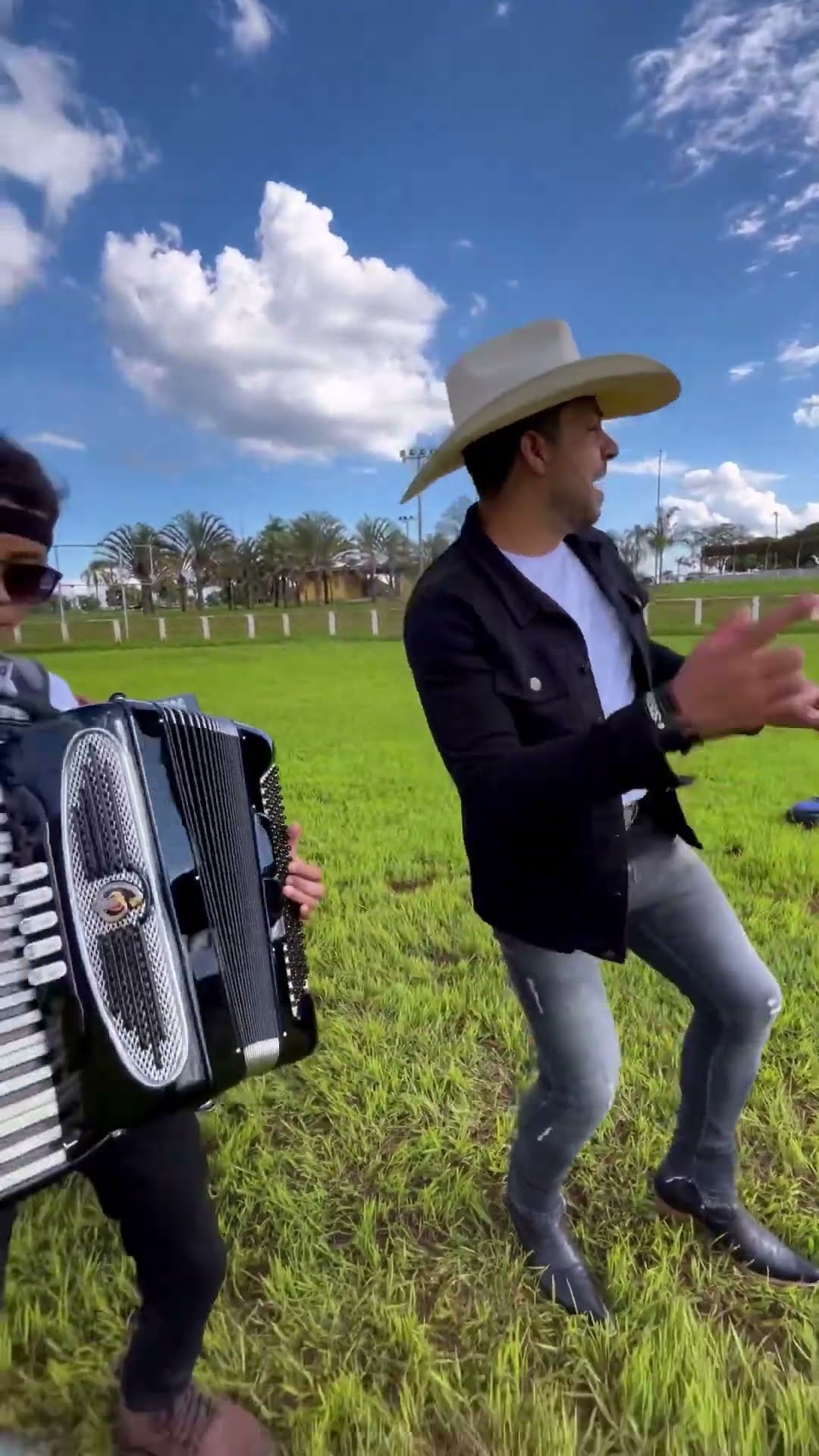 Leãozinho do forró estourou mais ￼ uma música to Daquele naipe #boanoiteee #sertanejo #leãozinho