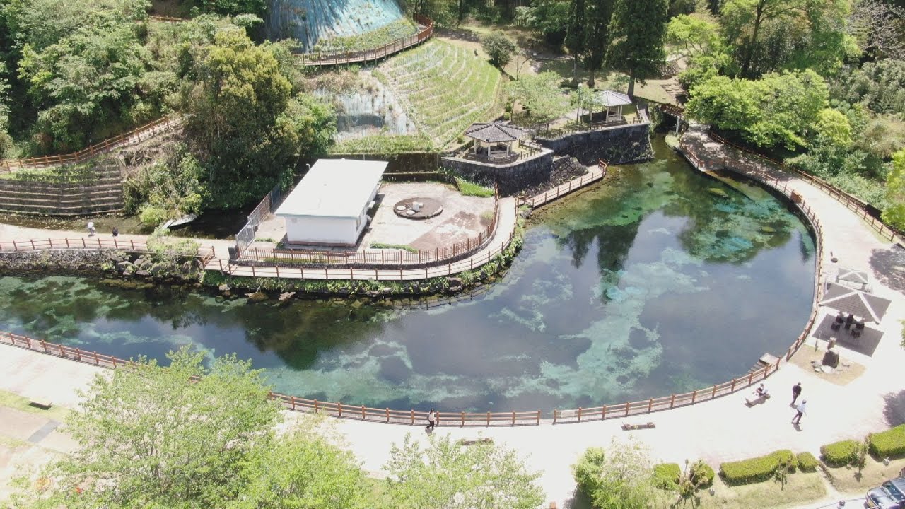 丸池 湧 水
