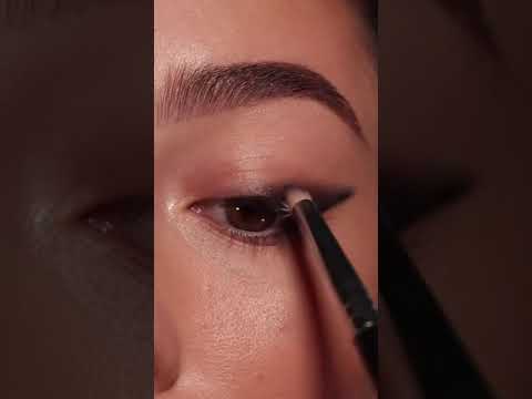 Vidéo: 3 façons de faire du fard à paupières sur les yeux asiatiques