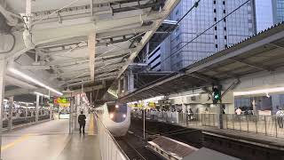 JR京都線「大阪駅」3番線を発車するサンダーバード回送唯一未更新681系V12
