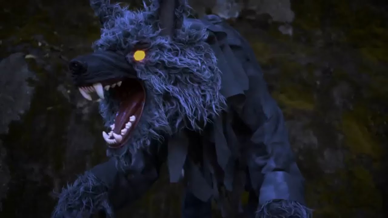 Howling werewolf / spirit halloween sneak peeks 2016 YouTube
