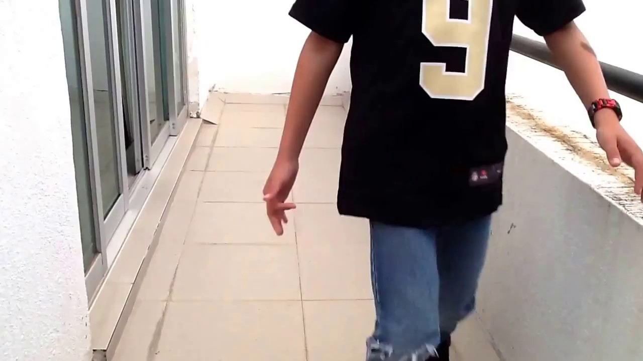 Como patinar con heelys o tenis con ruedas - YouTube