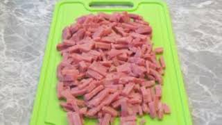 Scrambled eggs with tomatoes and ham