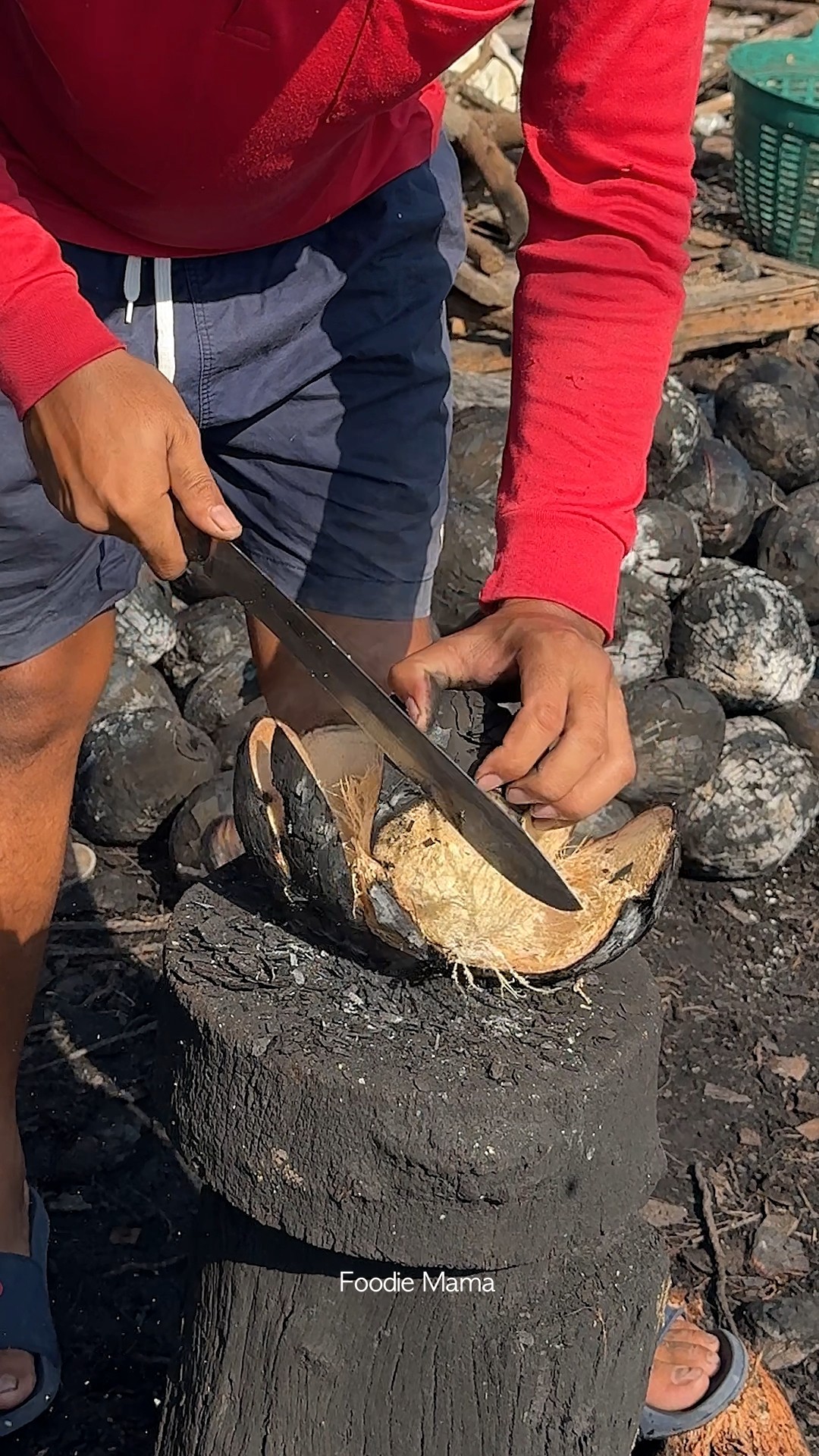 Must Try! Roasted Hot Coconut Water - Fruit Cutting Skills
