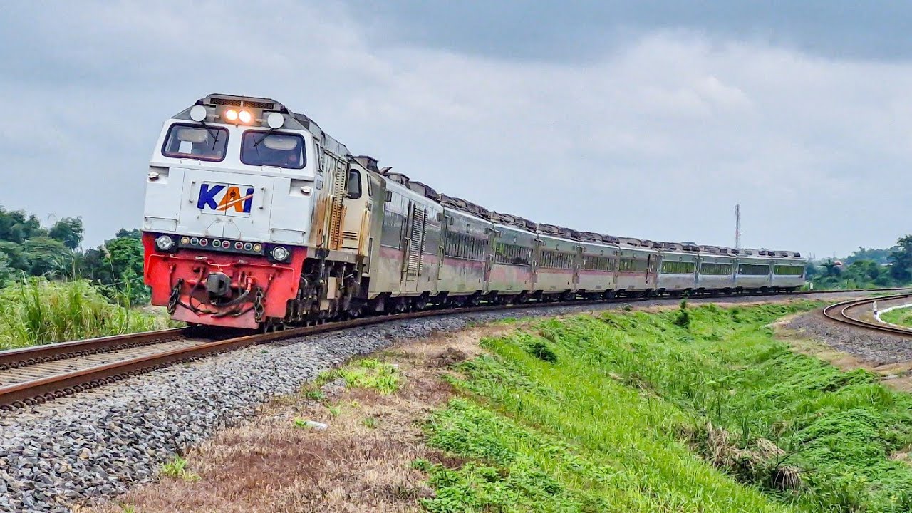 JALUR KERETA LUMPUH IMBAS BANJIR PEKALONGAN!! KERETA API JALUR UTARA MEMUTAR VIA JALUR SELATAN