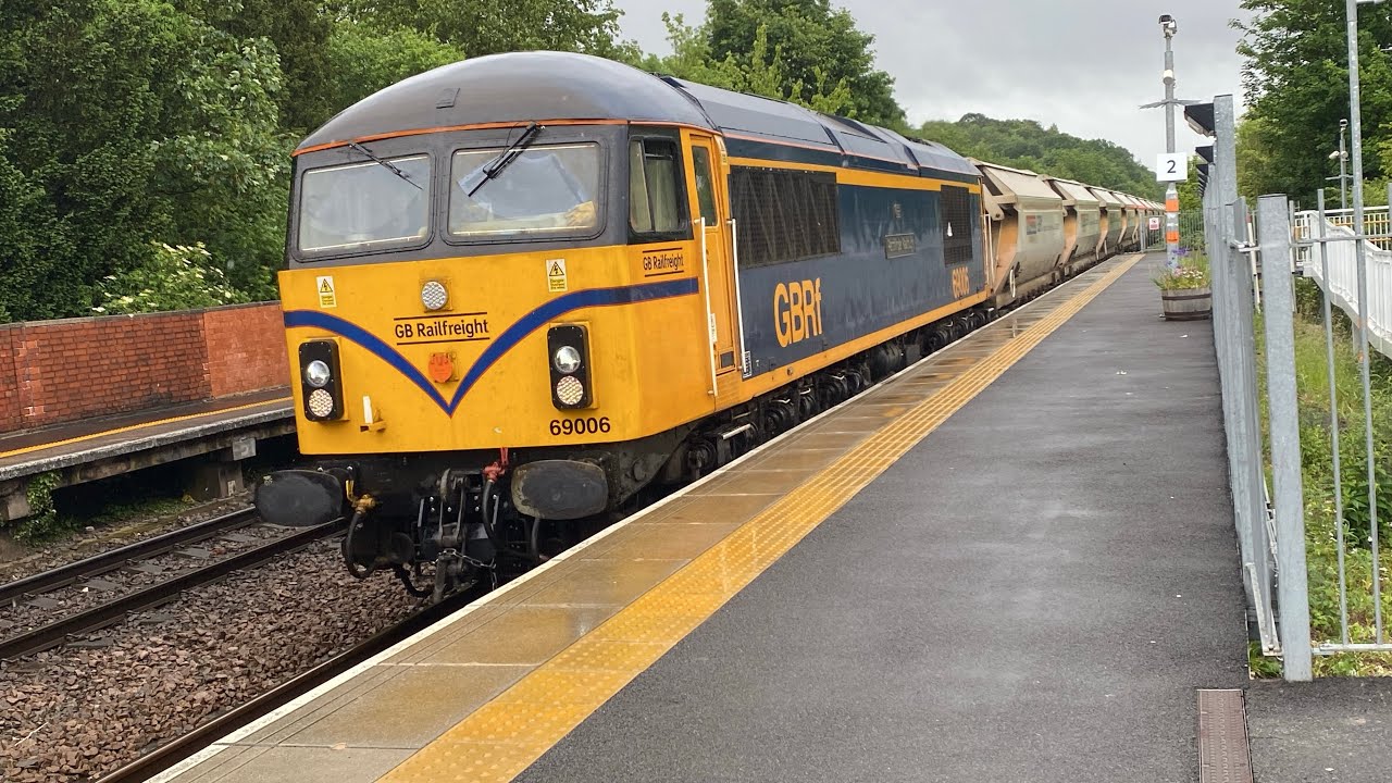 “Pathfinder Railtours” 69006 6E86 with 15 NACCO VTG Sibelco sand hoppers 