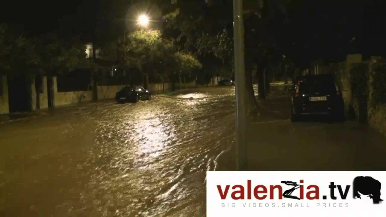 Inundaciones y coches arrastrados en el Barranco del Rubio, La Canyada, Paterna. Valencia