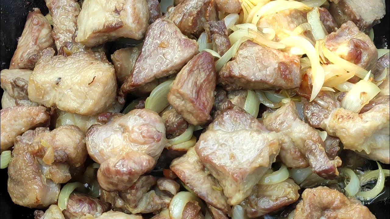 жареная картошка с мясом и луком в казане. жаркое из свинины в казане. свинина в казане рецепты видео. тушёнка из свинины в афганском казане. свинина в казане рецепты видео.