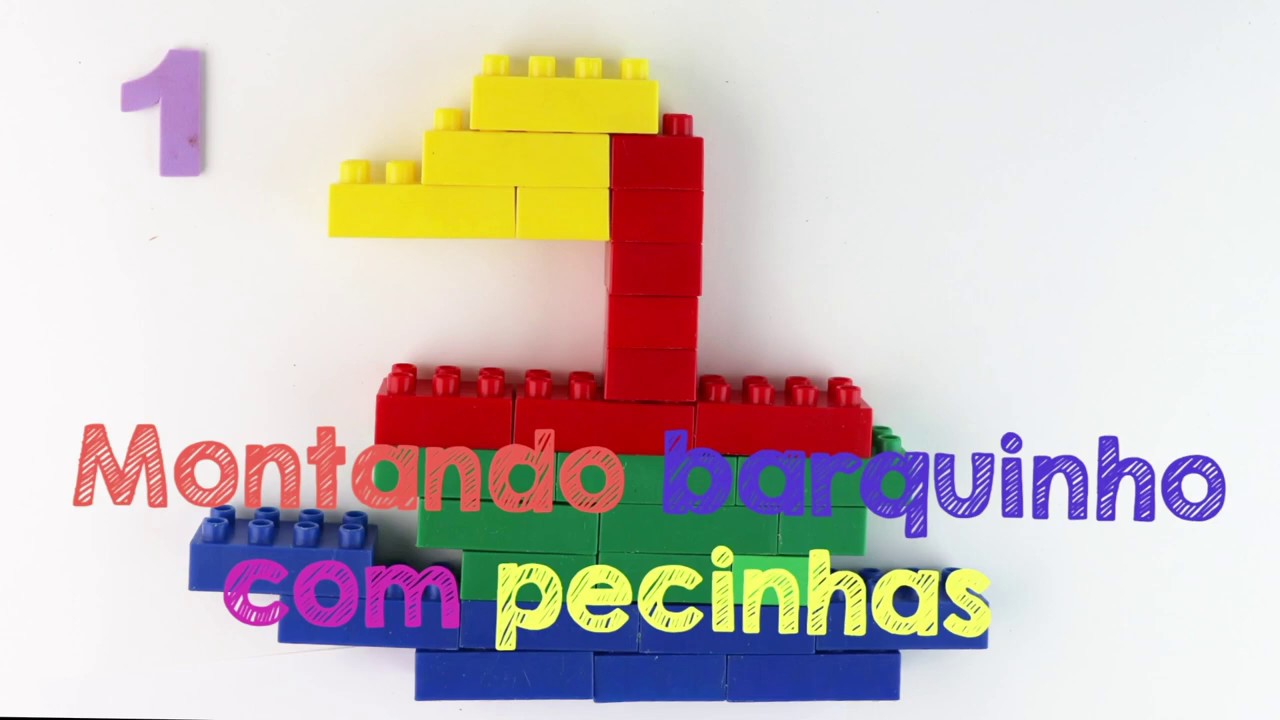 Brincadeira com pecinhas de montar coloridas e massinha Playdoh, cidade das  pecinhas. 