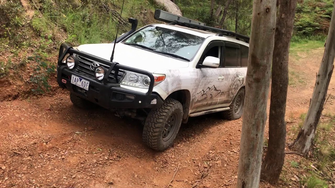 Landcruiser 200 Multi Terrain Select and Crawl demo