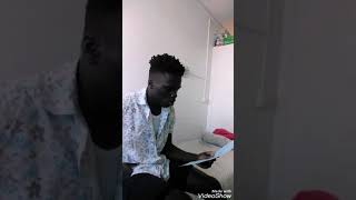 Il Se Fait Sermonner Par Son À Cause De Ses Résultats Catastrophiques