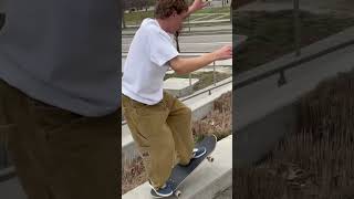 Ben Roth manual to kickflip ( cruising)