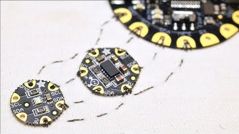 Flora Lux Sensor - Wearable Light Sensing