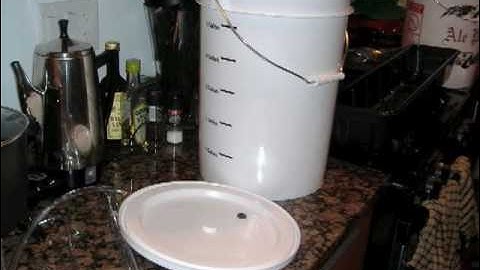 Basics of Home Brewing:  What is a primary fermenter / fermenting bucket?