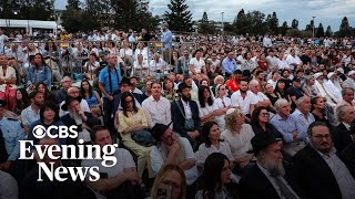Thousands Pay Tribute To Victims Of Bondi Beach Attack