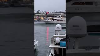 Navy Seals Helicopter down in Newport Beach! 🚁#lidomarina #navyseals #helicopter #repelling