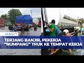 Banjir Semarang-Demak Tak Kunjung Surut, Pekerja Nekat Menumpang Truk untuk Berangkat Kerja | BERUT