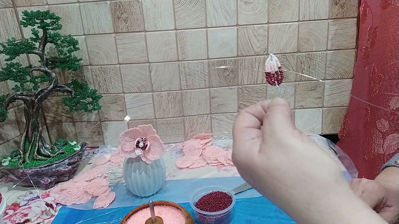 VID 20220110 235819О Орхидея из бисера. Язычок.