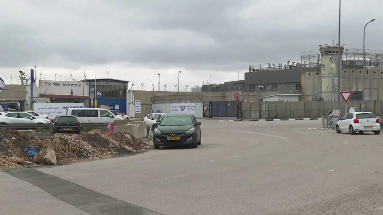 Live outside the Ofer prison as Israel delayed over 600 prisoners' release