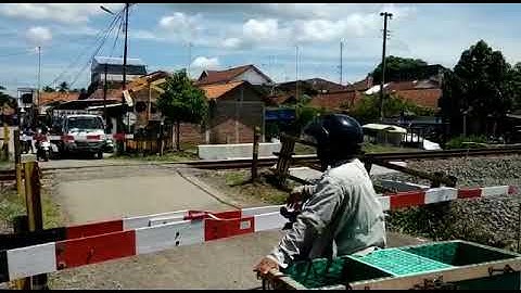 Perlintasan kereta api Prembun