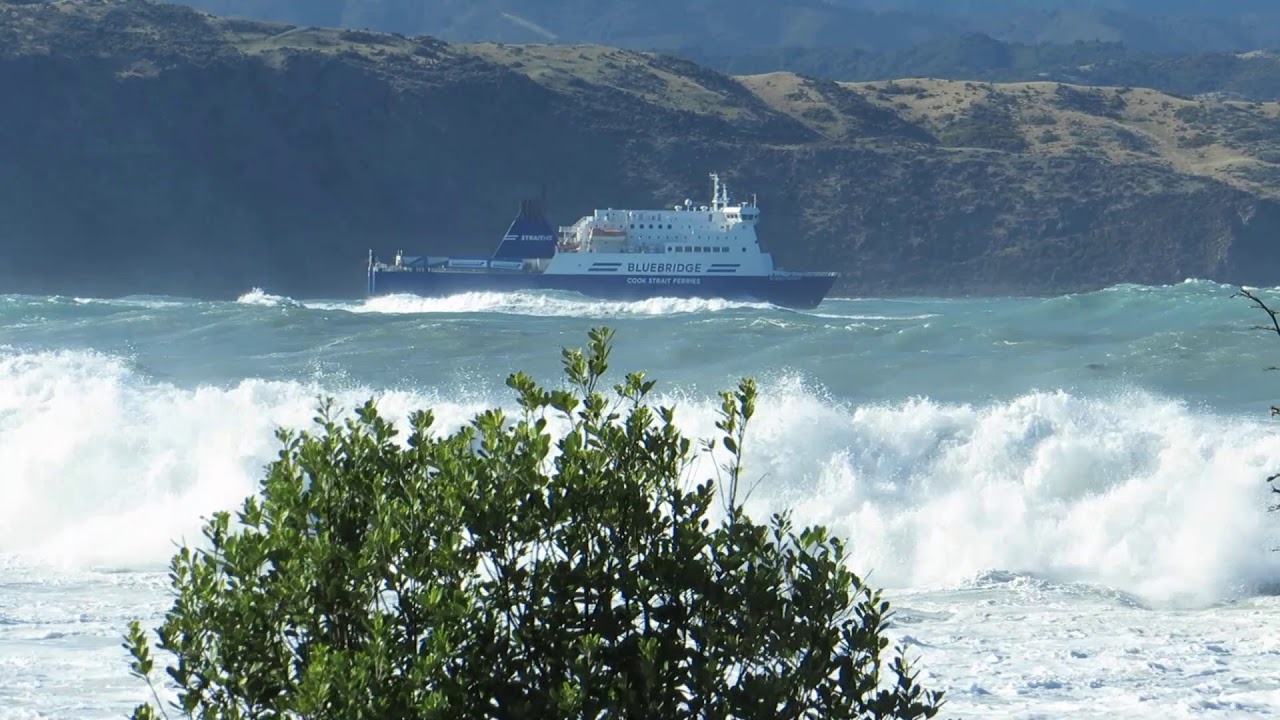 bluebridge-straitsman-ferry-leaving-wellington-heads-in-storm-15-april