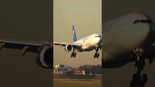 A330 Butter landing #viral #aviation #foryou #landing  #airplane #bumpylanding #butterlanding