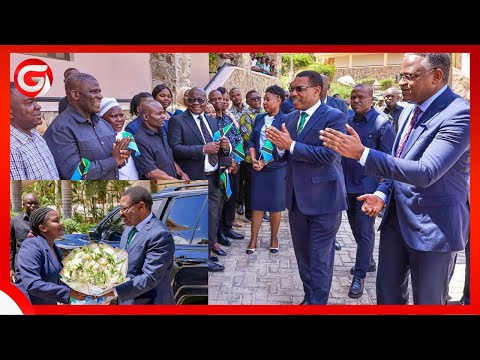 WAZIRI MKUU MWIGULU NCHEMBA ALIVYOPOKELEWA OFISINI Kwa MAUA Kwa MARA Ya KWANZA AKIWA WAZIRI MKUU