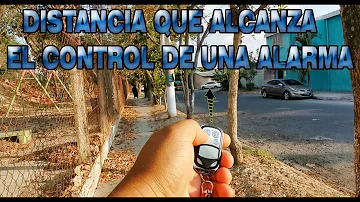 ¿A qué distancia debo mantener mi llavero remoto de mi automóvil?