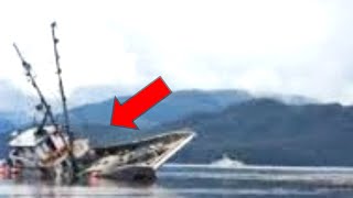 Scene of a ship sinking in a river ৷ Incredible Moments Caught on Camera ৷ Strange World